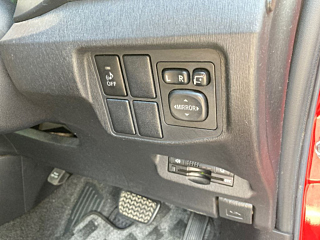 TOYOTA PRIUS 2012