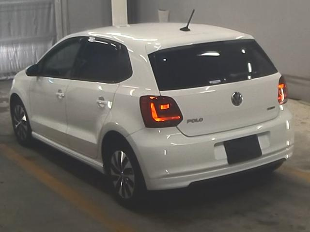 VOLKSWAGEN POLO 2016