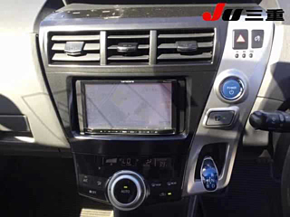 TOYOTA PRIUS ALPHA 2014