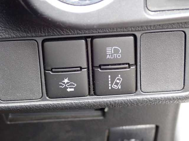 TOYOTA COROLLA FIELDER 2019