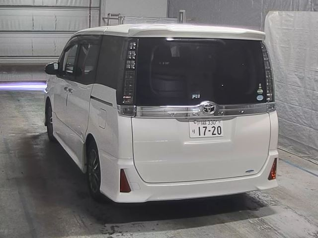 TOYOTA VOXY 2015