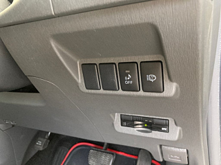 TOYOTA PRIUS ALPHA 2011