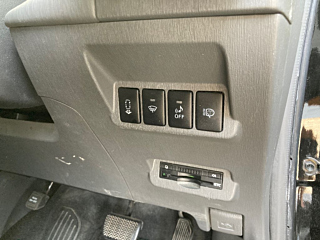 TOYOTA PRIUS ALPHA 2012
