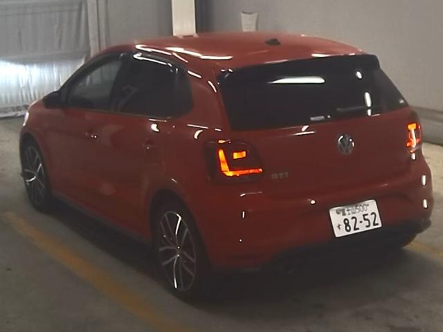VOLKSWAGEN POLO 2015