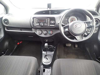 TOYOTA VITZ 2017