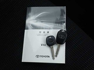 TOYOTA VITZ 2017