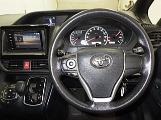 TOYOTA NOAH 2014