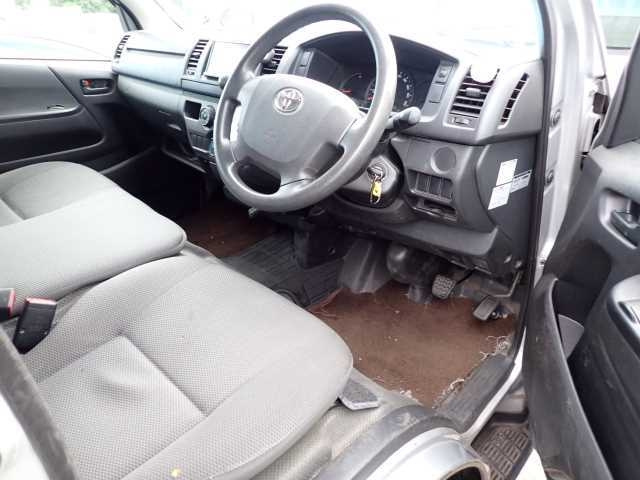 TOYOTA HIACE VAN 2016