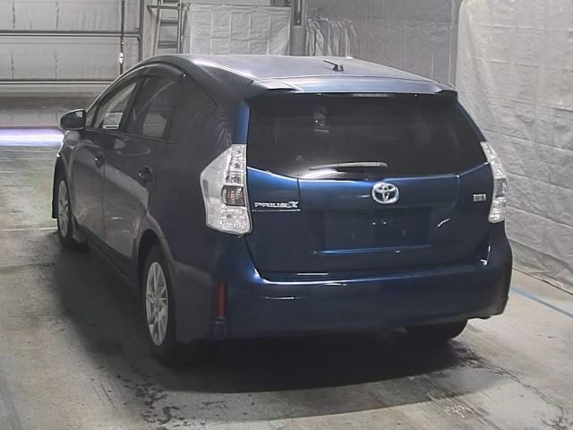 TOYOTA PRIUS ALPHA 2014