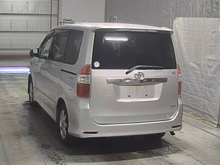 TOYOTA NOAH 2008