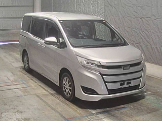 TOYOTA NOAH 2018