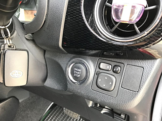 TOYOTA VITZ 2020