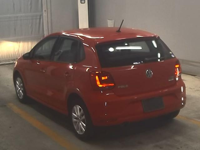 VOLKSWAGEN POLO 2016