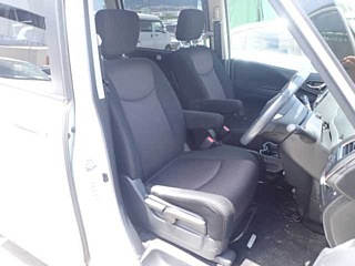 NISSAN SERENA 2013