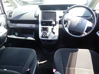 TOYOTA NOAH 2012