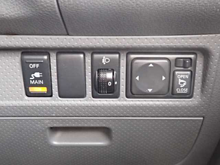 NISSAN AD 2012