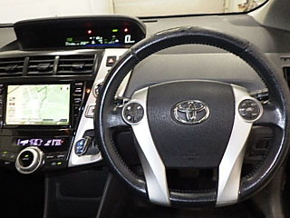 TOYOTA PRIUS ALPHA 2012