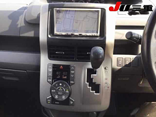 TOYOTA VOXY 2009