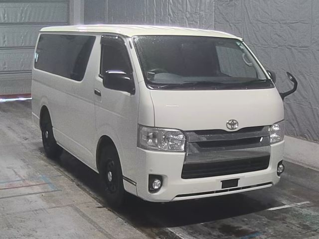 TOYOTA HIACE VAN 2015
