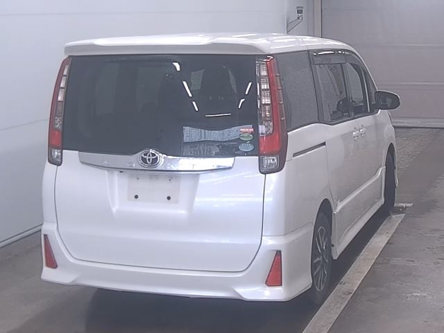 TOYOTA NOAH 2014