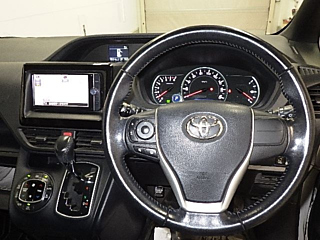 TOYOTA NOAH 2014