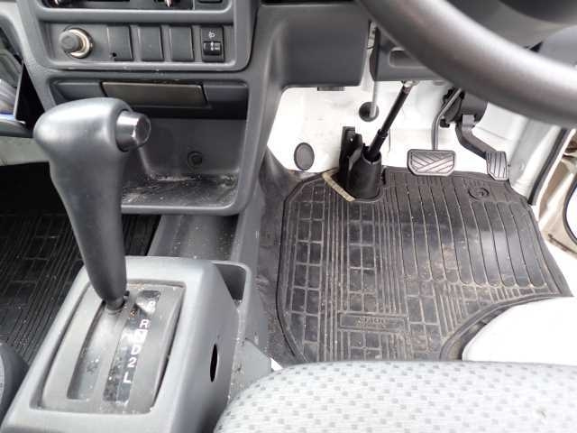 NISSAN CLIPPER TRUCK 2015