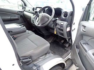 NISSAN CARAVAN VAN 2017