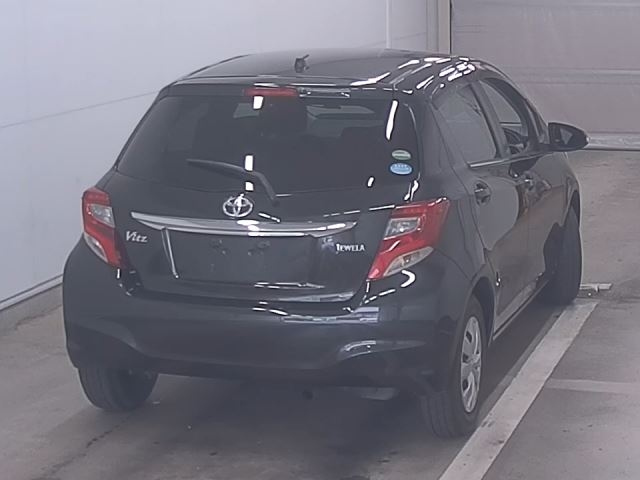 TOYOTA VITZ 2015