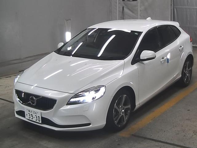 VOLVO V40 2019