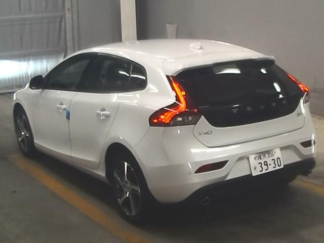 VOLVO V40 2019
