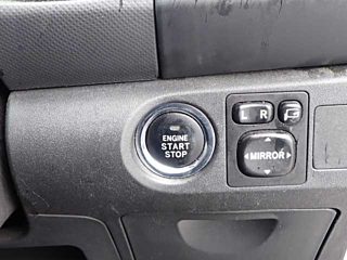 TOYOTA VITZ 2010