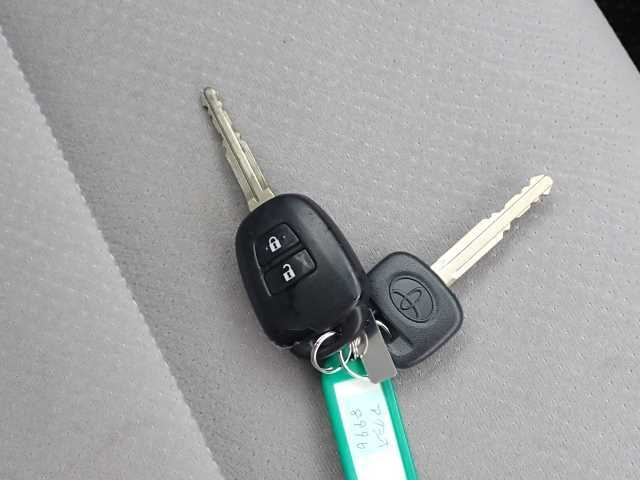 TOYOTA COROLLA AXIO 2016