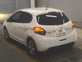 PEUGEOT 208 2017