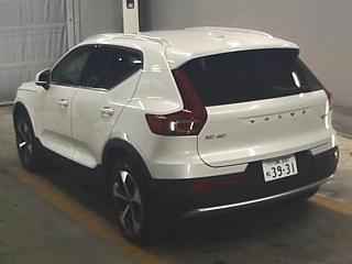 VOLVO XC40 2023
