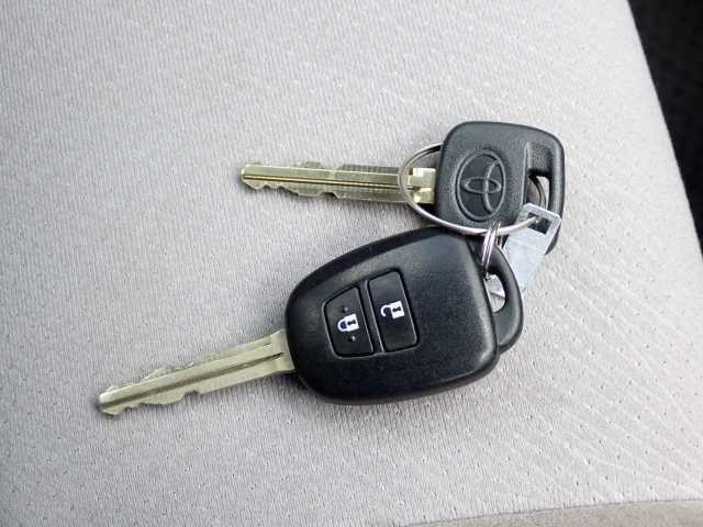 TOYOTA COROLLA AXIO 2016