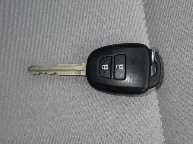 TOYOTA COROLLA AXIO 2016