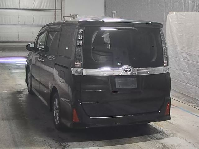 TOYOTA VOXY 2016