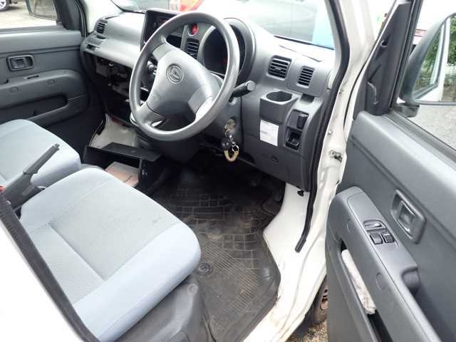 DAIHATSU HIJET VAN 2017