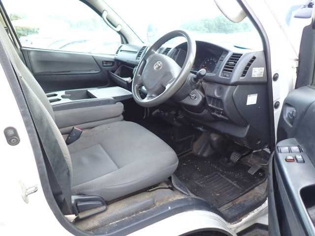 TOYOTA HIACE VAN 2017