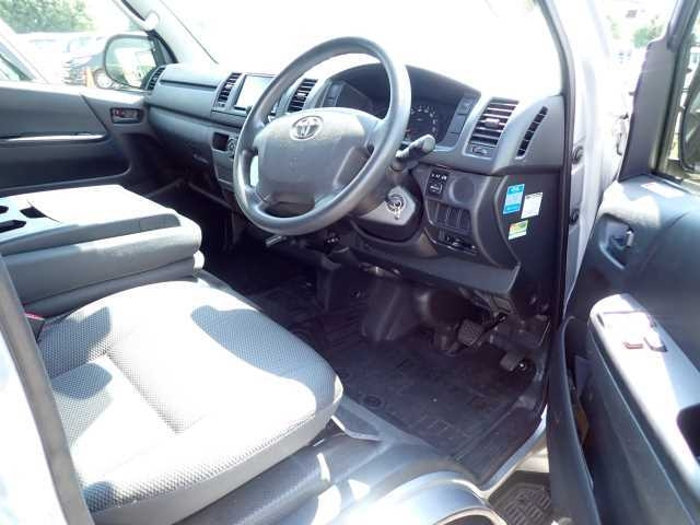 TOYOTA HIACE VAN 2017