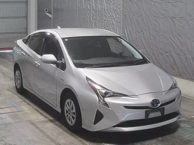 TOYOTA PRIUS 2018
