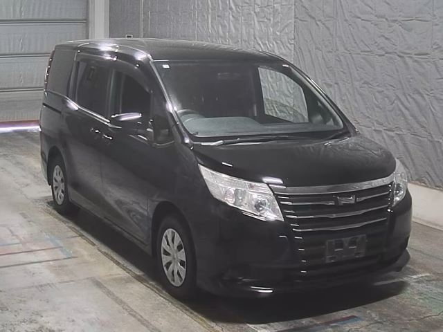 TOYOTA NOAH 2016