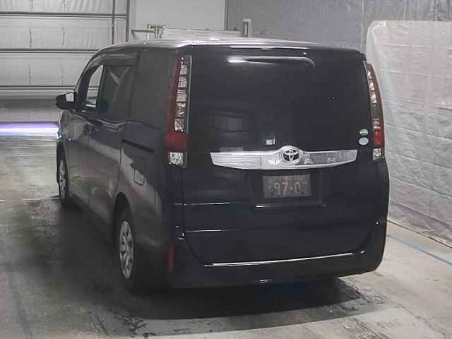TOYOTA NOAH 2016