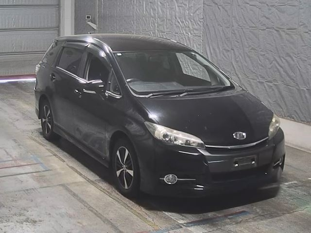 TOYOTA WISH 2013