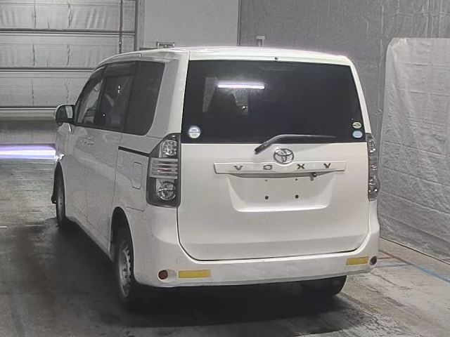 TOYOTA VOXY 2010