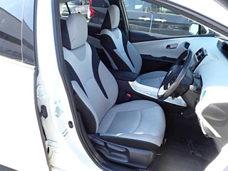 TOYOTA PRIUS 2017
