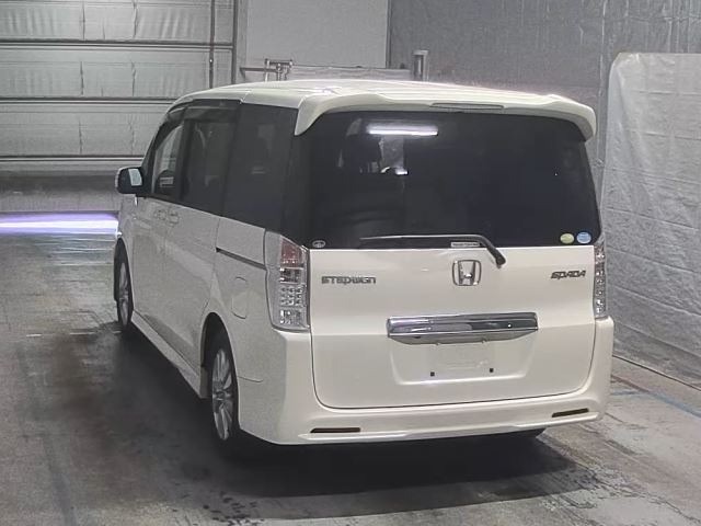 HONDA STEP WAGON 2010