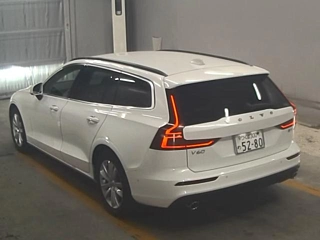 VOLVO V60 2021