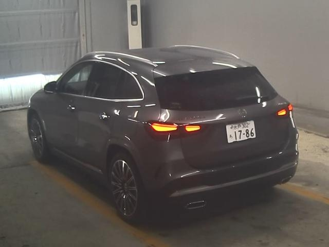 MERCEDES BENZ GLA CLASS 2023