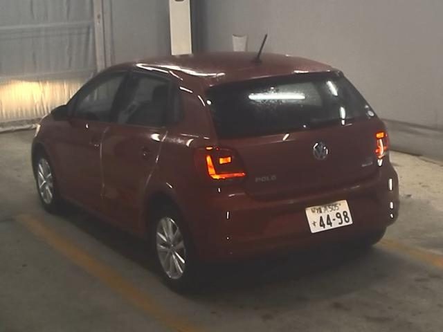 VOLKSWAGEN POLO 2016